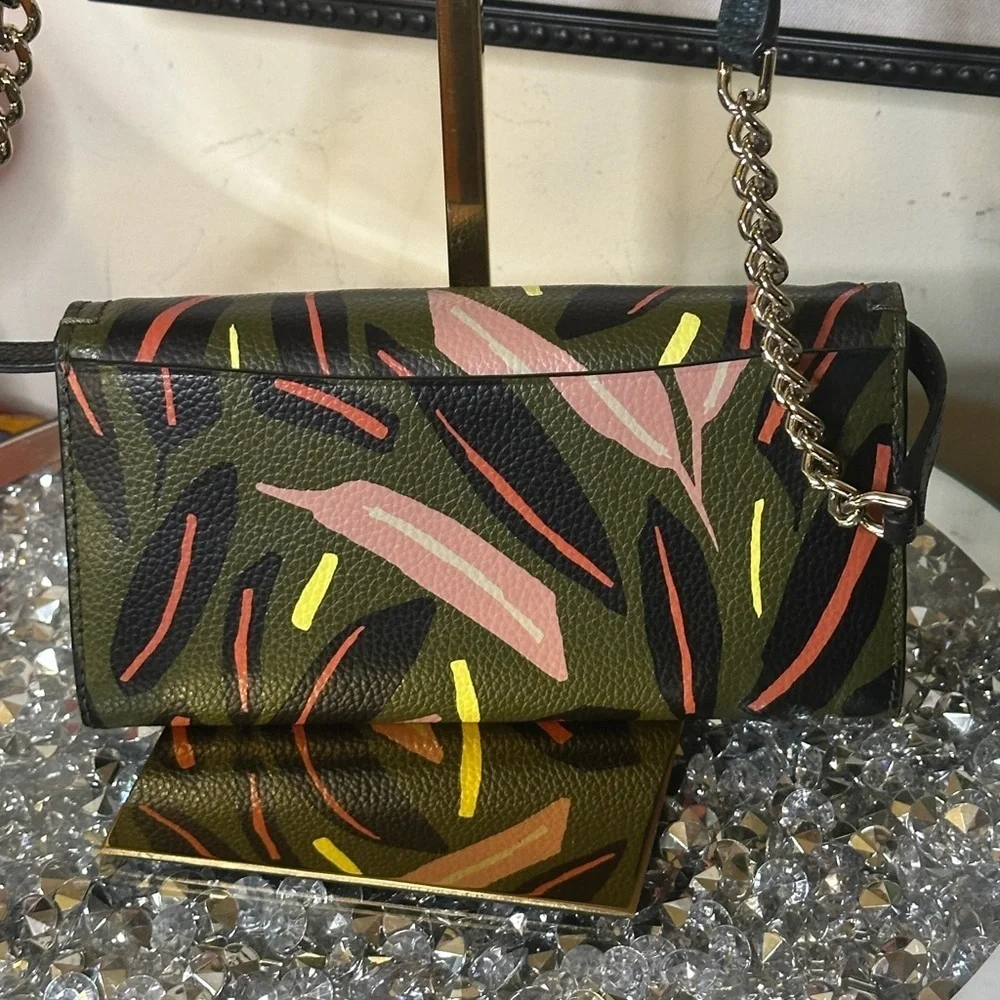 EUC Kate Spade Eva Modern Feather Wallet On a Chain. Retail $248.00